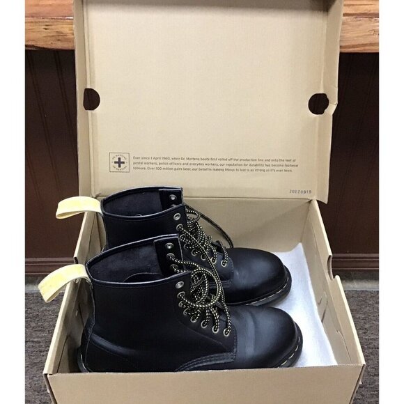 Men’s Dr. Martens Smooth Vegan Leather 8 Eyelet Boots Size 9 - Black - Picture 4 of 8